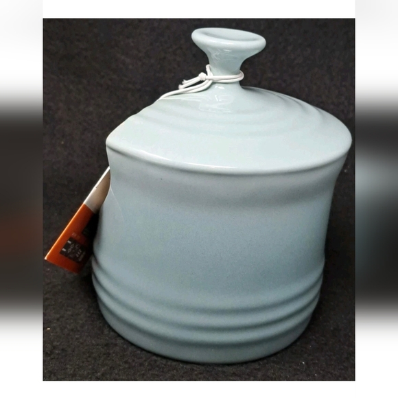 Le Creuset 10 Oz Salt Keeper Stoneware Light Blue "Sea Salt" - NWT - Picture 2 of 7
